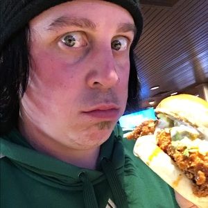 Meet your Posher, Dennis